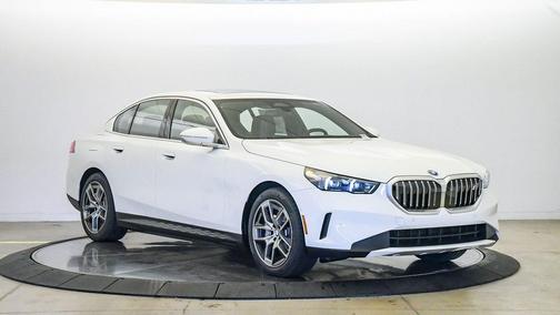 Alpine White 2026 BMW i5 xDrive40