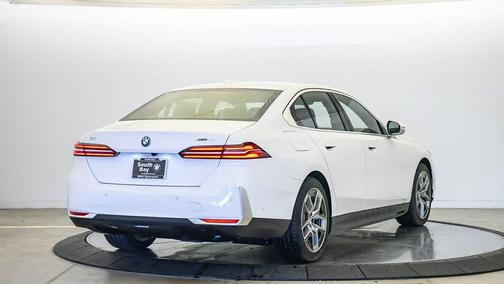 Alpine White 2026 BMW i5 xDrive40