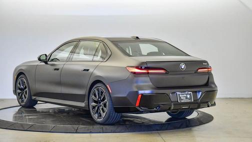 2026 BMW 740 i