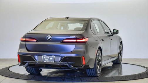 2026 BMW 740 i