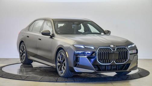 2026 BMW 740 i
