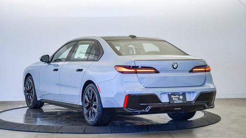2026 BMW 740 740i