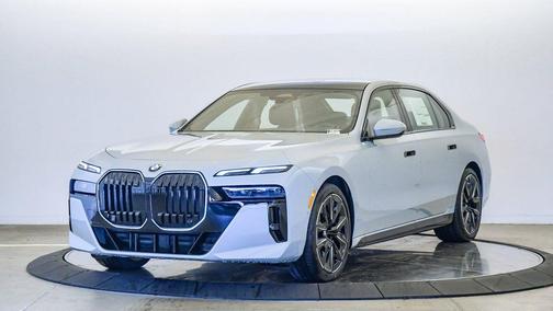 2026 BMW 740 740i