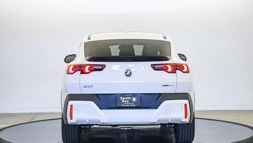 Alpine White 2026 BMW X2 xDrive28i