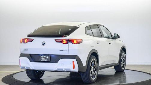 Alpine White 2026 BMW X2 xDrive28i