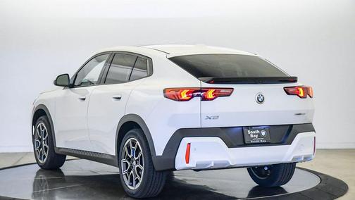 Alpine White 2026 BMW X2 xDrive28i