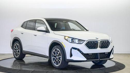 Alpine White 2026 BMW X2 xDrive28i