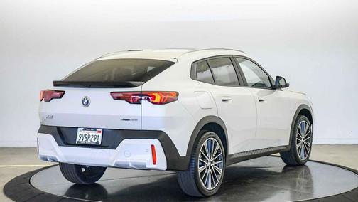 Mineral White Metallic 2026 BMW X2 xDrive28i