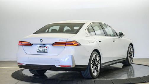 Mineral White Metallic 2026 BMW 530 530i