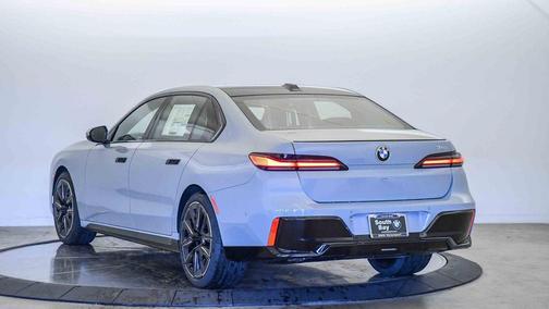 2026 BMW 740 740i