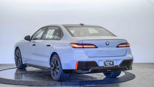 2026 BMW 740 740i
