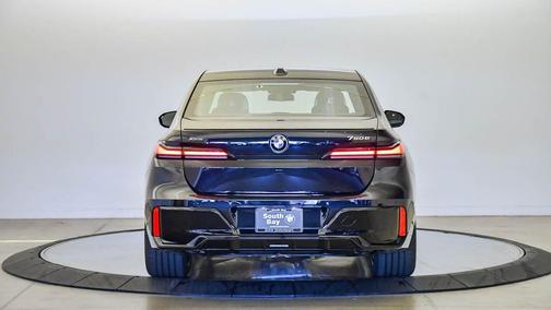 2026 BMW 750e i xDrive