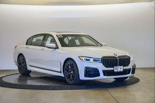 2022 BMW 740 i