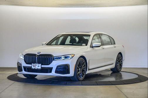 2022 BMW 740 i