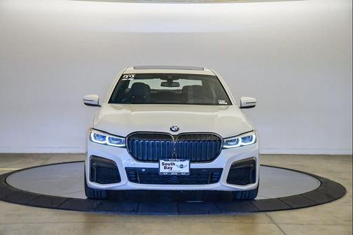 2022 BMW 740 i