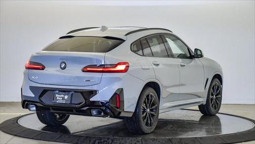 2025 BMW X4 xDrive30i