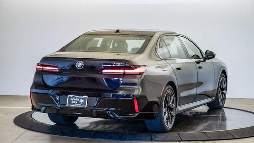 2026 BMW 740 i