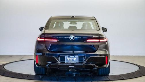 2026 BMW 740 i