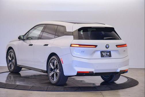 2026 BMW iX xDrive45