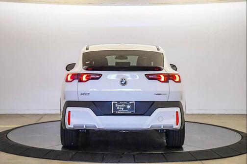 Alpine White 2026 BMW X2 xDrive28i