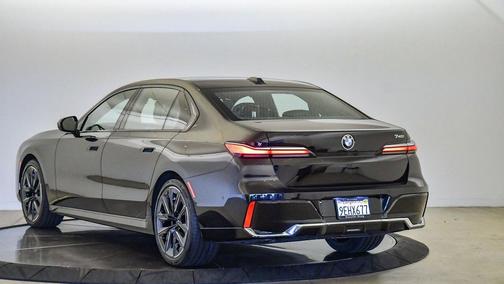 2023 BMW 740 i