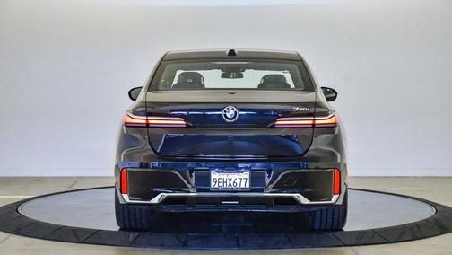 2023 BMW 740 i