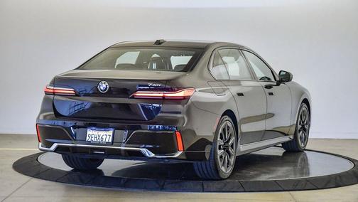 2023 BMW 740 i