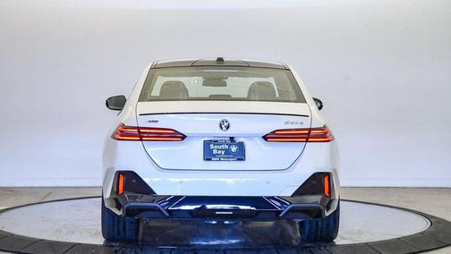 2026 BMW 550e xDrive