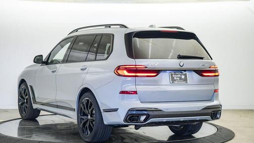 Brooklyn Grey Metallic 2027 BMW X7 xDrive40i