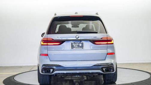 Brooklyn Grey Metallic 2027 BMW X7 xDrive40i