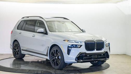 Brooklyn Grey Metallic 2027 BMW X7 xDrive40i