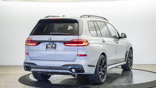 Brooklyn Grey Metallic 2027 BMW X7 xDrive40i