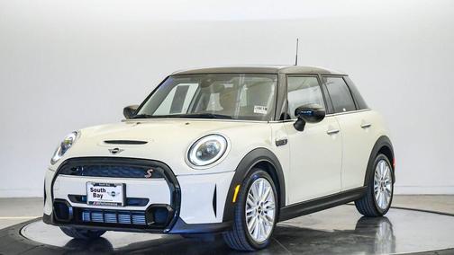 Pepper White 2023 MINI Hardtop Cooper S