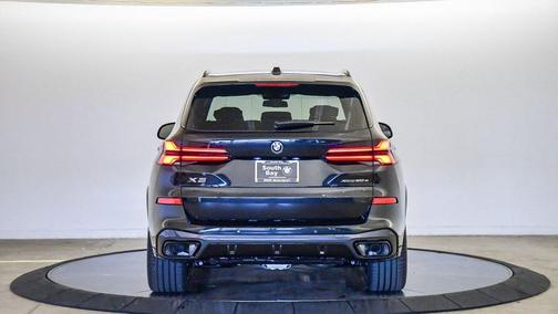 Black Sapphire Metallic 2026 BMW X5 PHEV xDrive50e