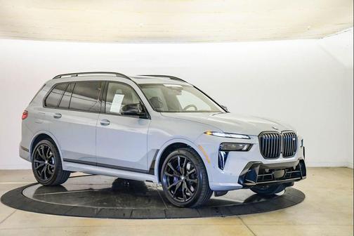 Brooklyn Grey Metallic 2024 BMW X7 M60i