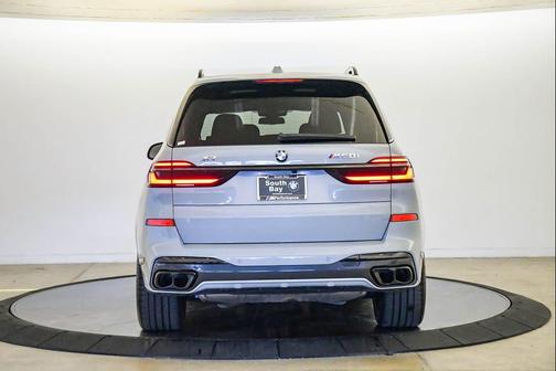 Brooklyn Grey Metallic 2024 BMW X7 M60i