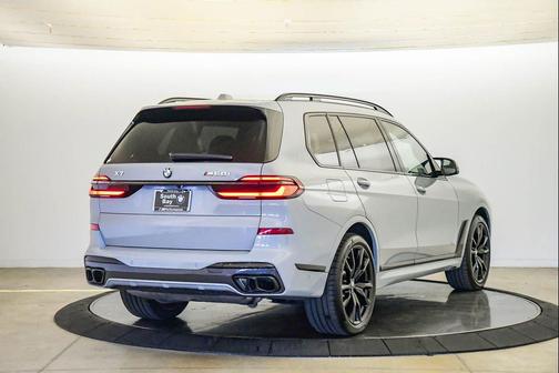 Brooklyn Grey Metallic 2024 BMW X7 M60i