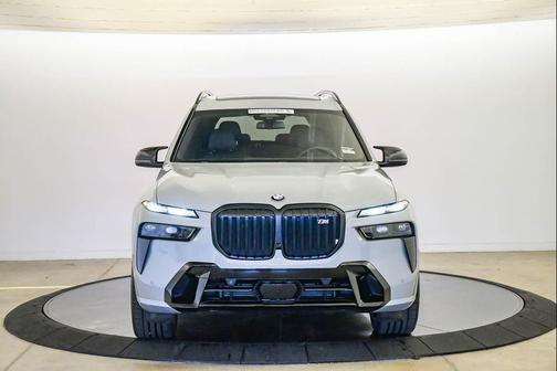 Brooklyn Grey Metallic 2024 BMW X7 M60i