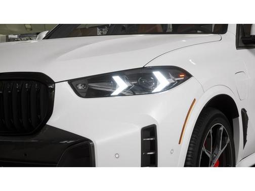 Mineral White Metallic 2026 BMW X5 PHEV xDrive50e