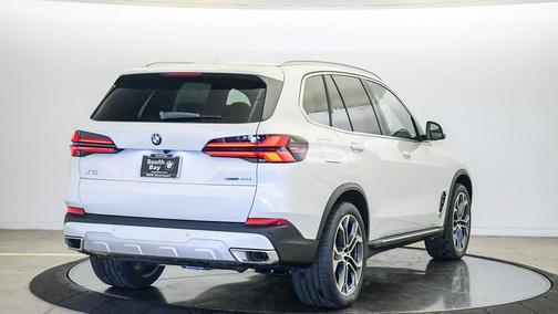 Mineral White Metallic 2026 BMW X5 sDrive40i