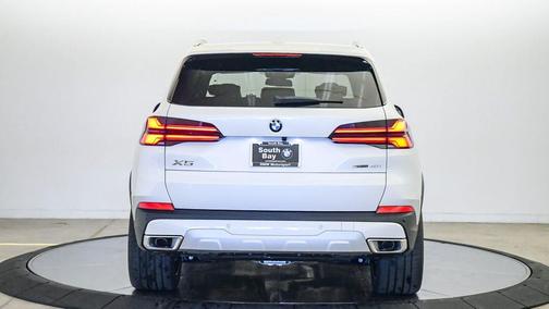 Mineral White Metallic 2026 BMW X5 sDrive40i