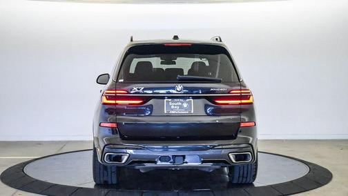 Black Sapphire Metallic 2024 BMW X7 xDrive40i