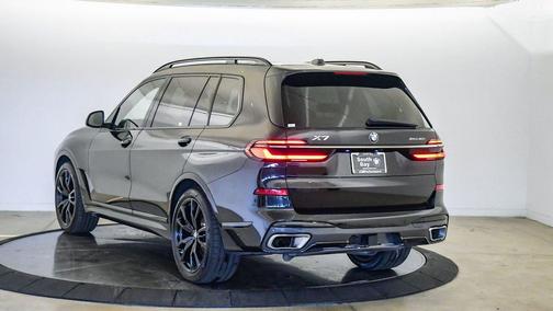 Black Sapphire Metallic 2024 BMW X7 xDrive40i
