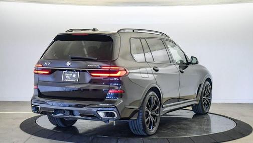 Black Sapphire Metallic 2024 BMW X7 xDrive40i