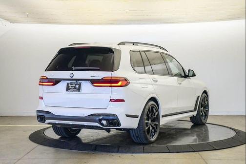 Alpine White 2026 BMW X7 xDrive40i