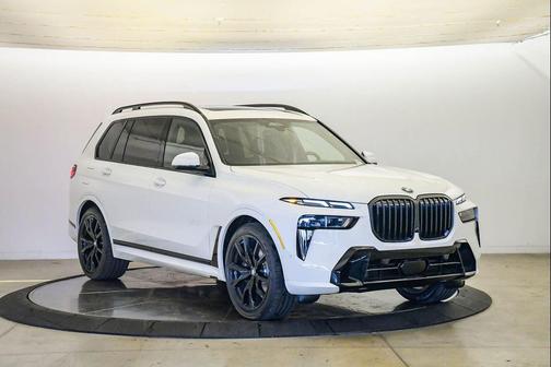 Alpine White 2026 BMW X7 xDrive40i