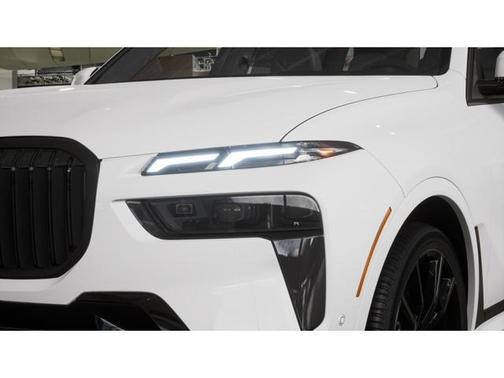 Alpine White 2026 BMW X7 xDrive40i