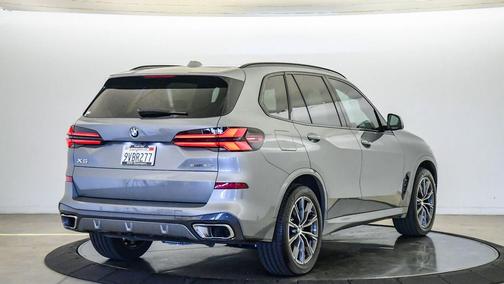Skyscraper Grey Metallic 2026 BMW X5 sDrive40i