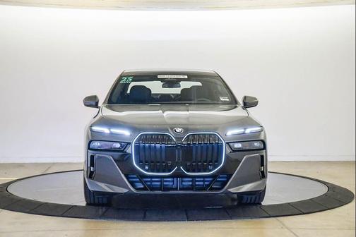 Dravit Grey Metallic 2025 BMW i7 eDrive50