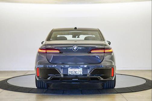 Dravit Grey Metallic 2025 BMW i7 eDrive50